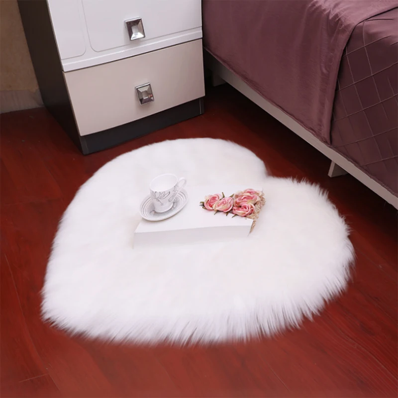 

Love Heart White Modern Soft Sheepskin Fluffy Bay Window Sofa Area Rugs Faux Fur Plush Wool Carpet for Bedroom Bedside Floor Mat