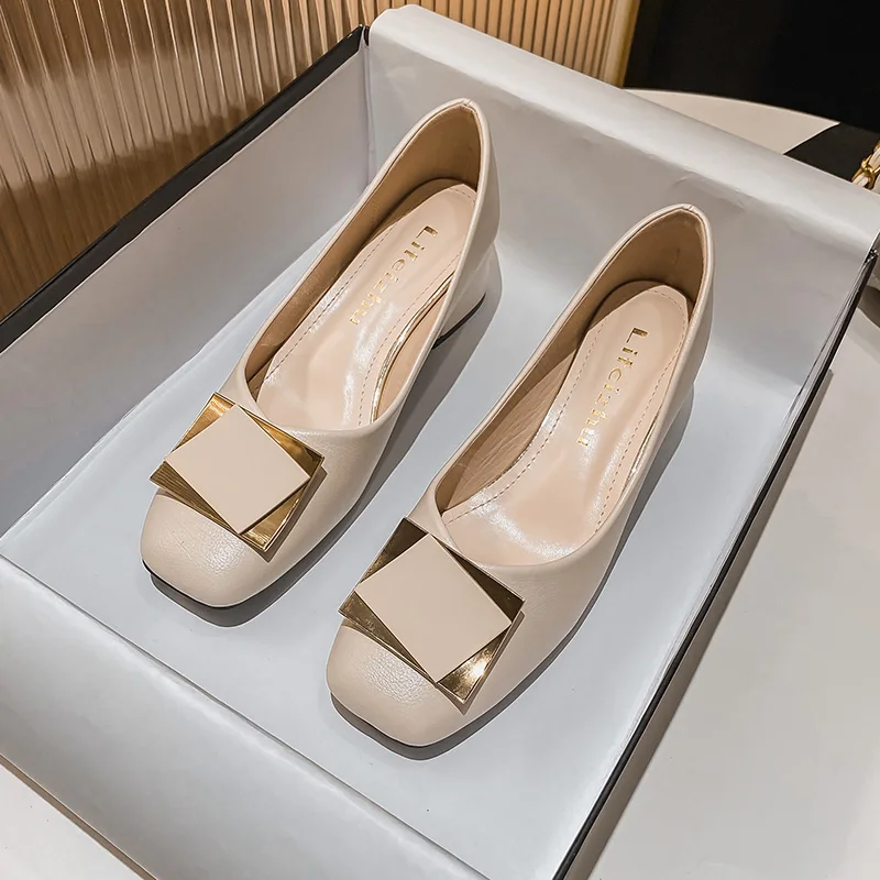 

В 2022 году новые рабочие темпераментные Квадратные Туфли с закрытым носком женские туфли большого размера 41-43 толстые женские туфли