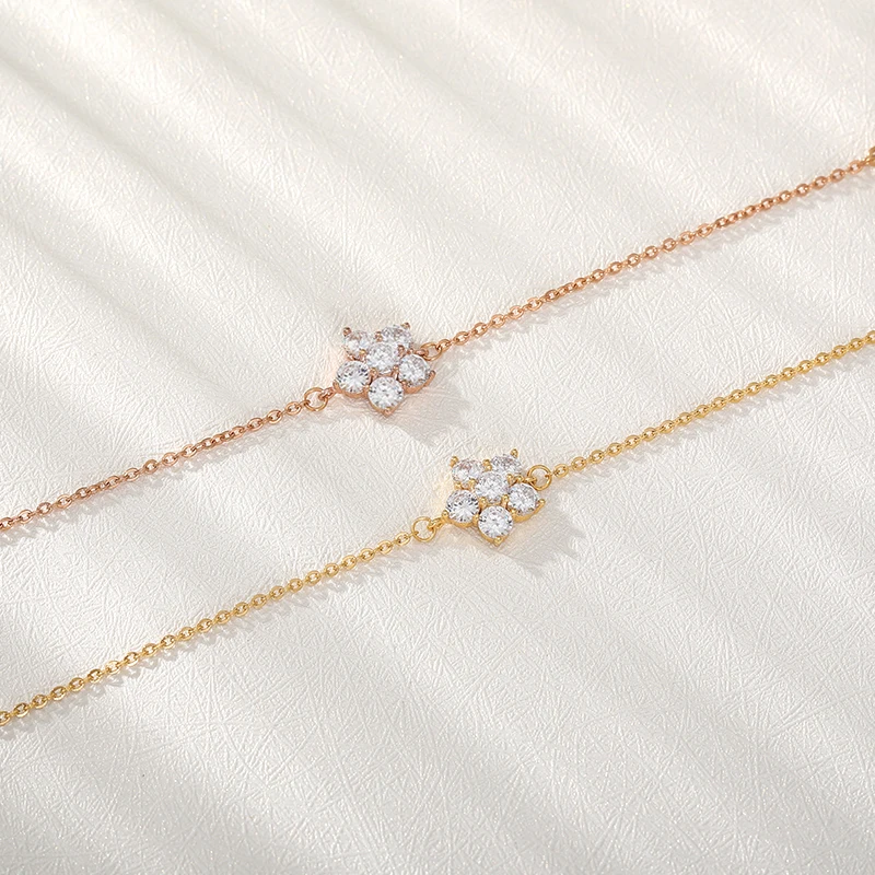 

2020 Limited Cherry Blossom Bracelet For Women Romantic Elegant Fresh Temperament Petals Decorated Pendant Korean Drama Jewelry