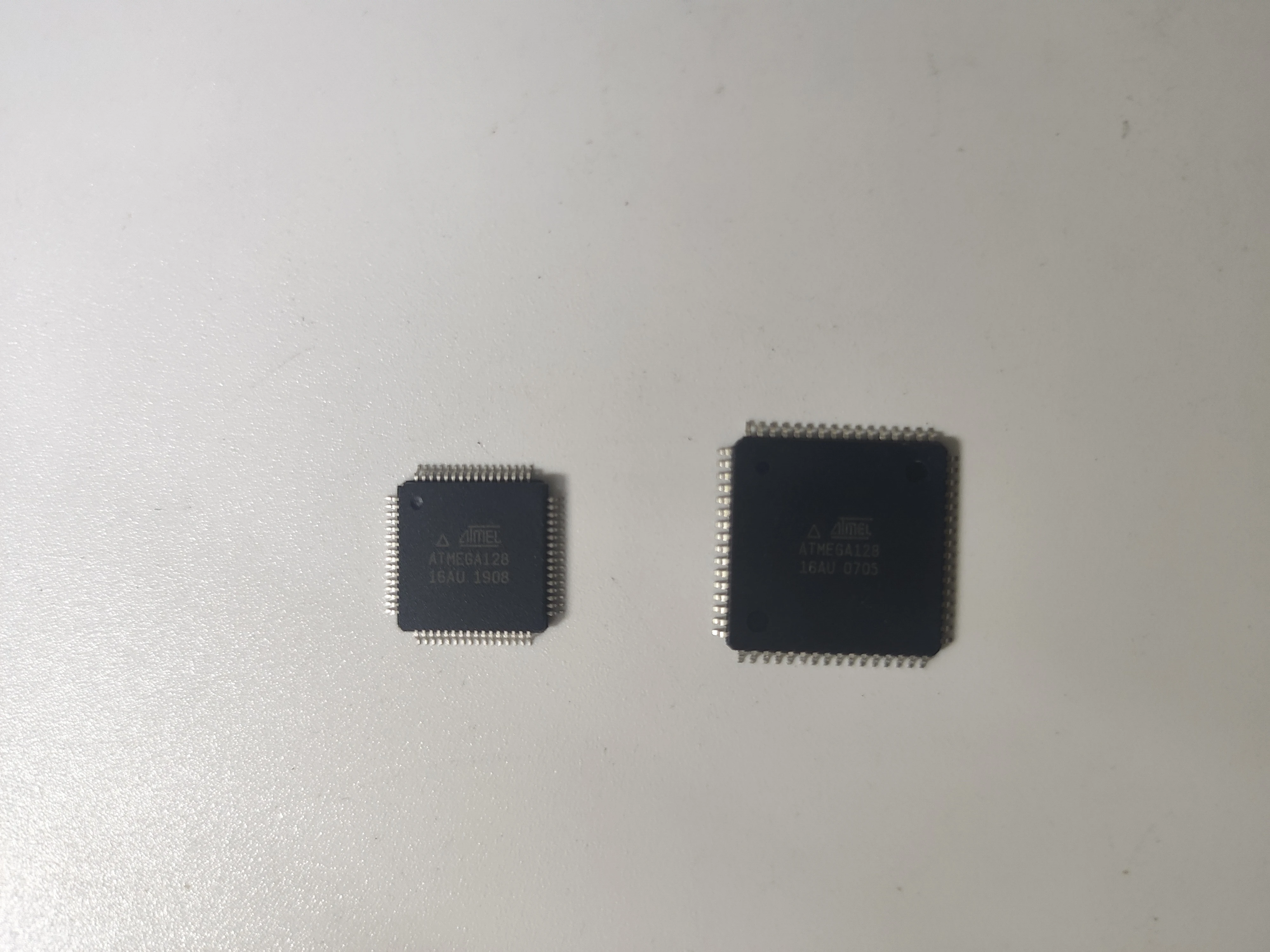 6 шт ATMEGA128 ATMEGA128-16AU TQFP64 маленький, не большой, разместите заказ, чтобы отправить маленький размер