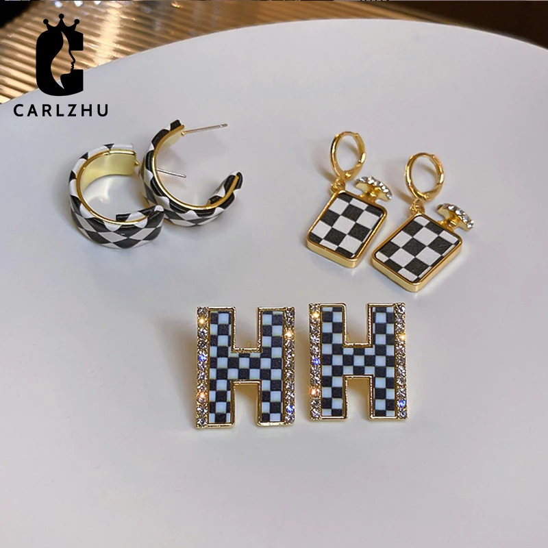 

Серьги Стразы из серебра 925 пробы в черно-белую клетку с квадратными буквами с корейские серьги в шахматную клетку женские ювелирные издели...
