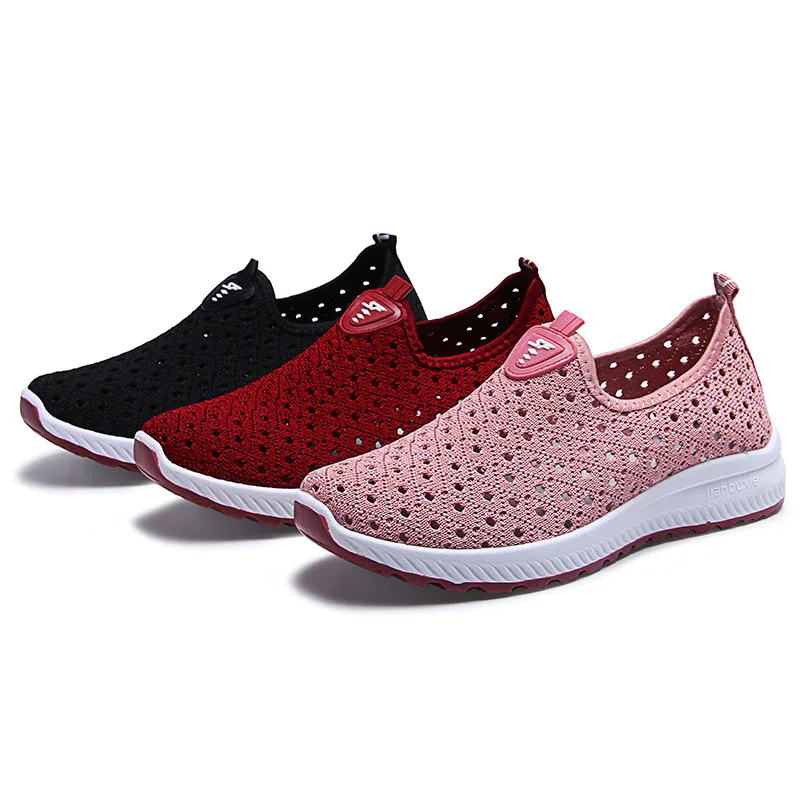 

Mesh Shoes Women Summer Old Beijing Cloth Shoes Women's Shoes Breathable Hollow Mesh Casual Sneakers Women Middle-aged Mom Shoes