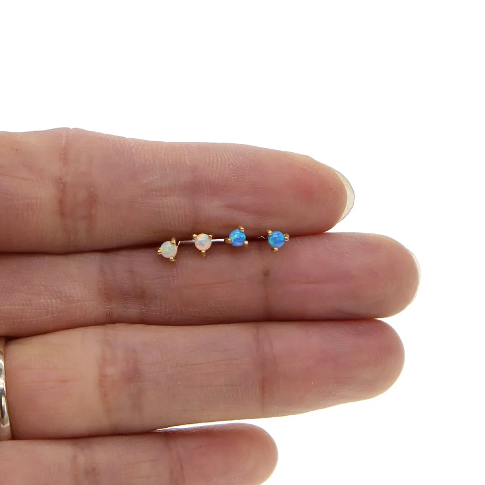 Женские маленькие серьги гвоздики из серебра 925 пробы с белым и голубым огненным