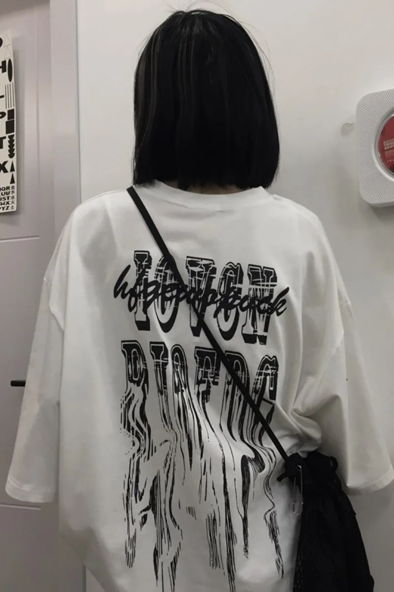 

In the summer of 2021, the new short-sleeved T-shirt female Korean version of ins Harajuku retro letter printing loose bf top