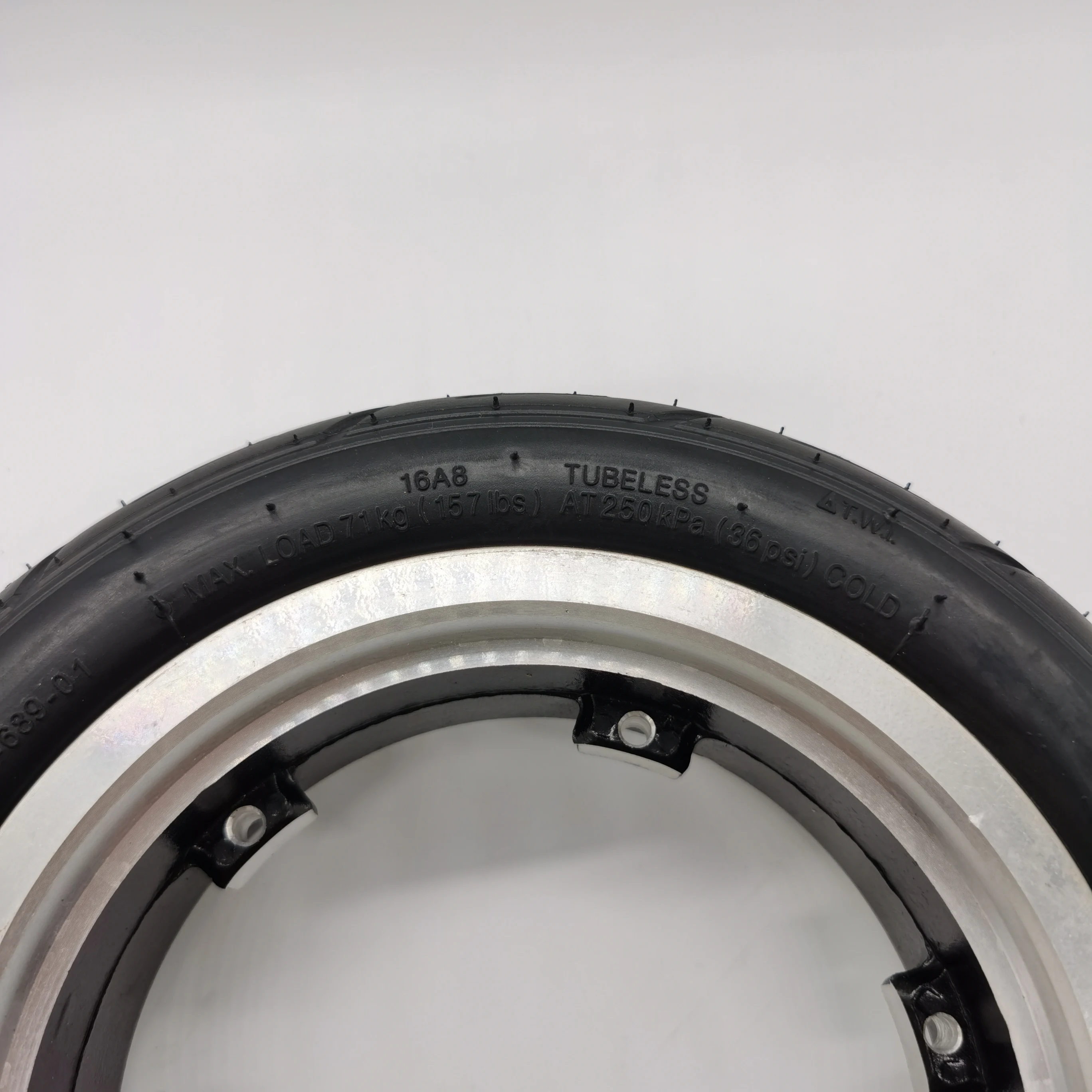 

10 Inch Dualtron III DT3 tire with Wheel hub charmer