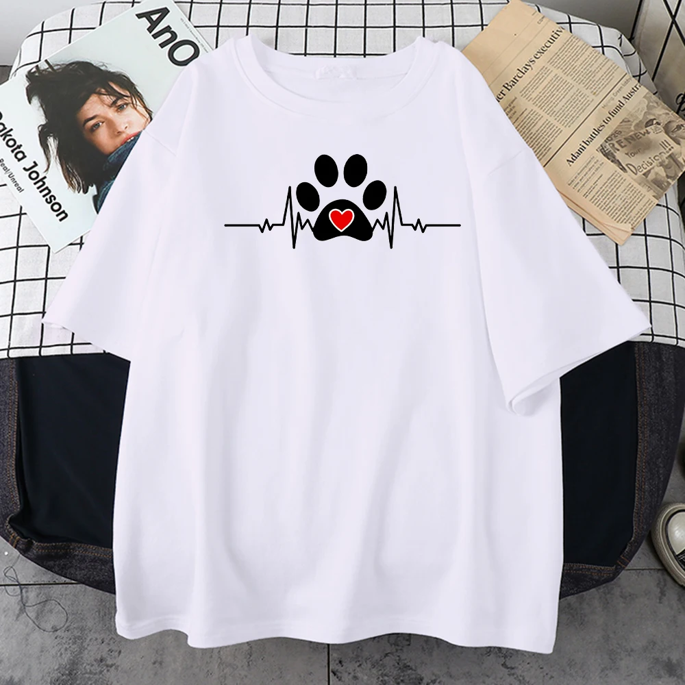 

Футболка мужская с принтом собачья лапа с сердцами, винтажная Милая Однотонная рубашка с круглым вырезом, одежда с принтом