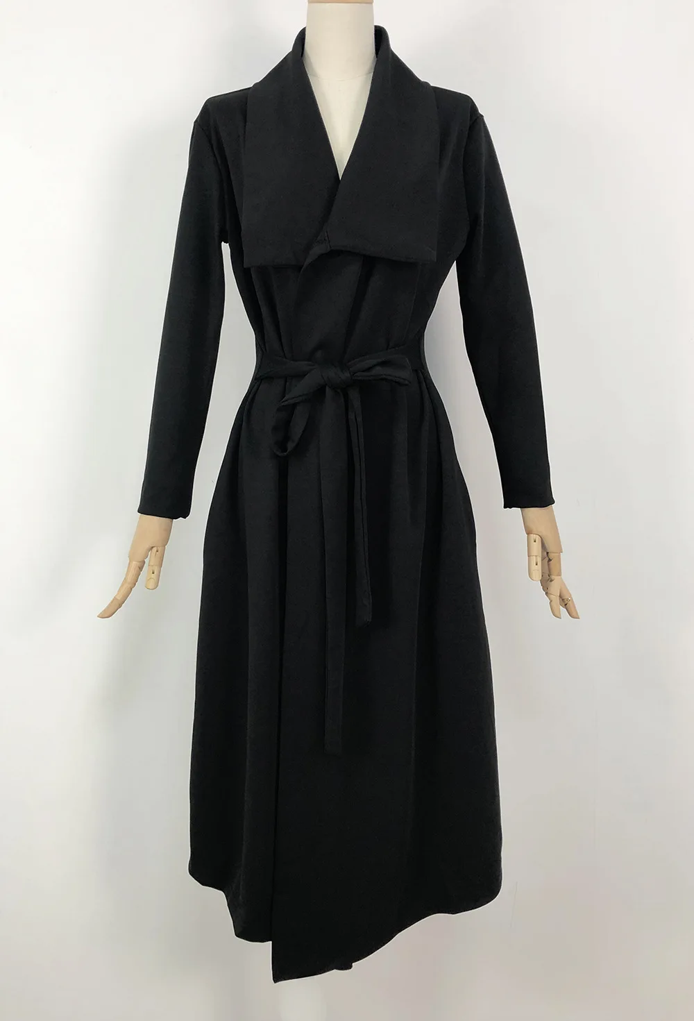 Женское длинное пальто с v образным вырезом однотонное на шнуровке открытым швом