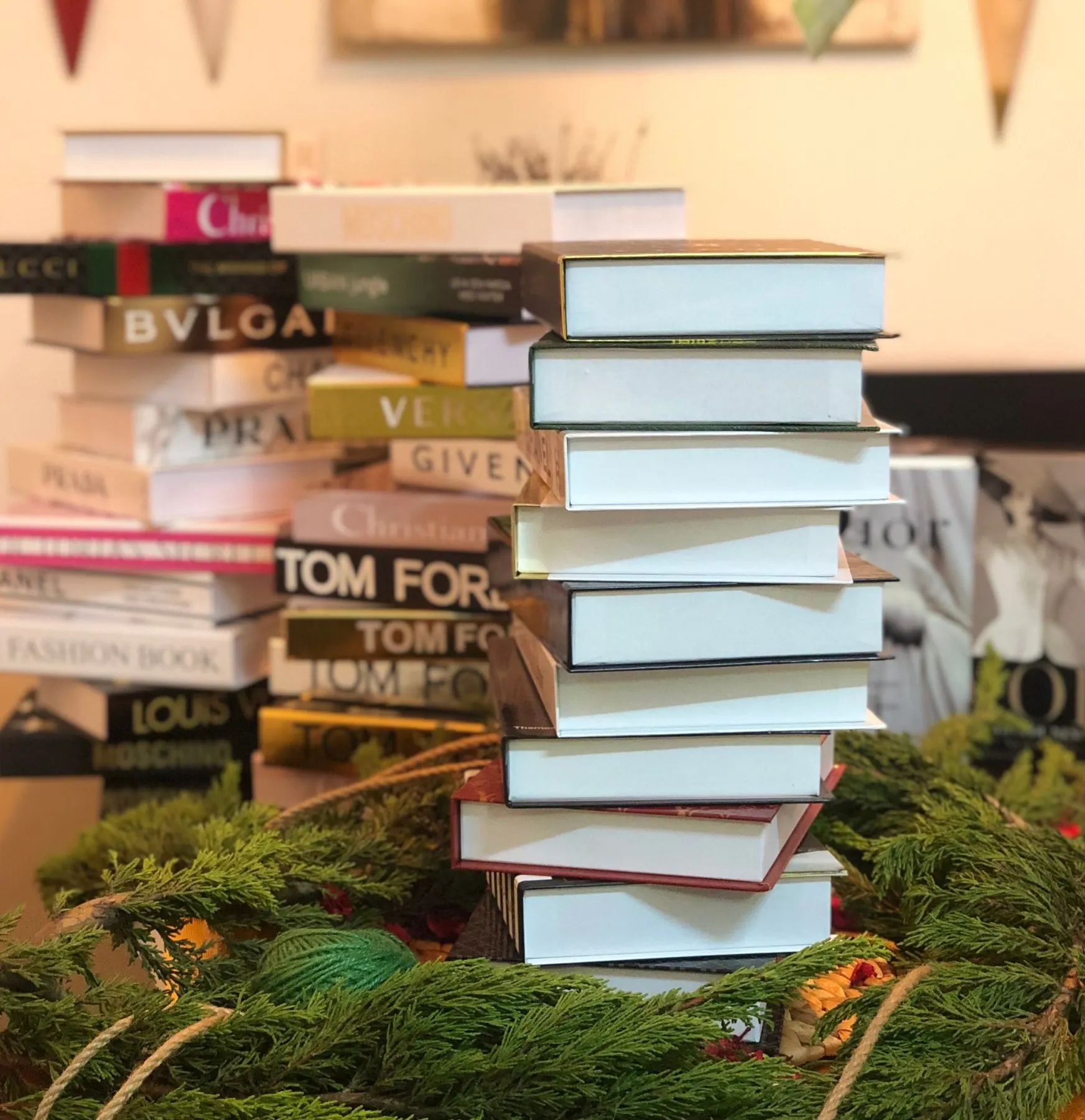 

Book-Box - Openable Home Decoration Book Box - Modern Books - Simulation Book - You Can Do Storage With This Book-Box