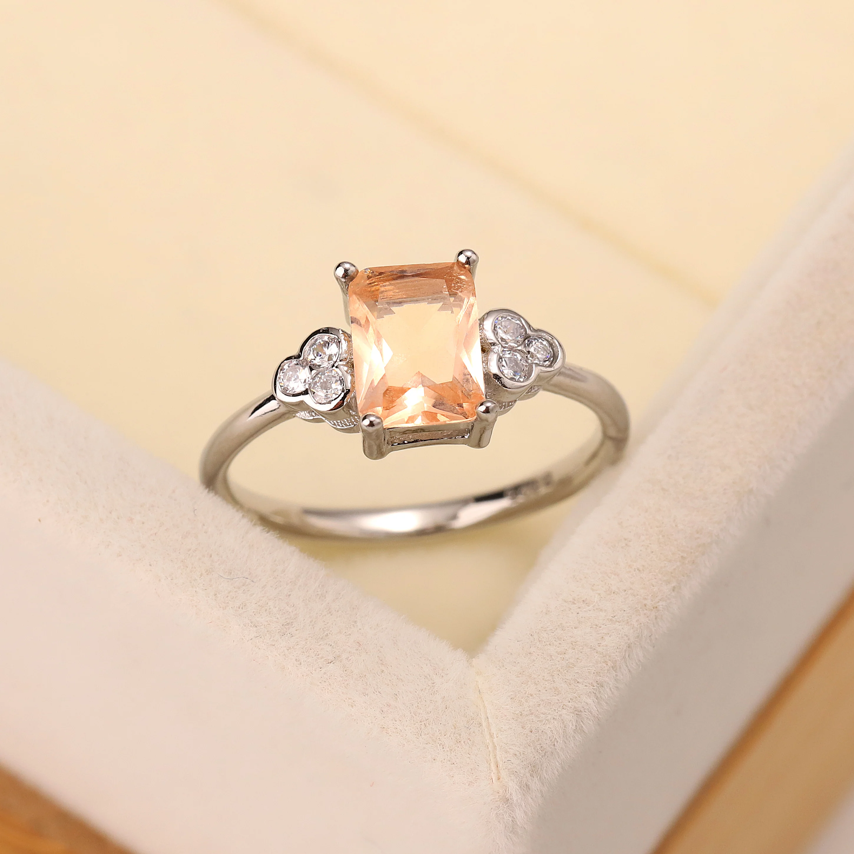 

Fashion Jewelry S925 Silver Ring Rectangle Zircon Inlaid Color Diamonds Hearts Zircon Female Engagement Ring Romantic Gift