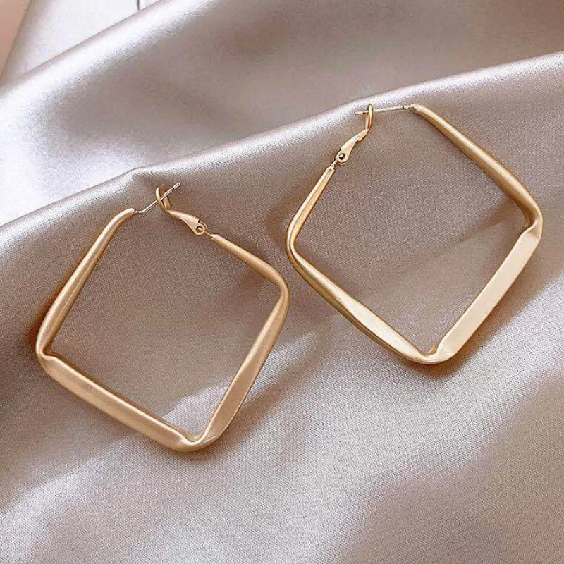 

Gold Alloy Hoop Earrings Simple Personality Geometric Ear Jewelry