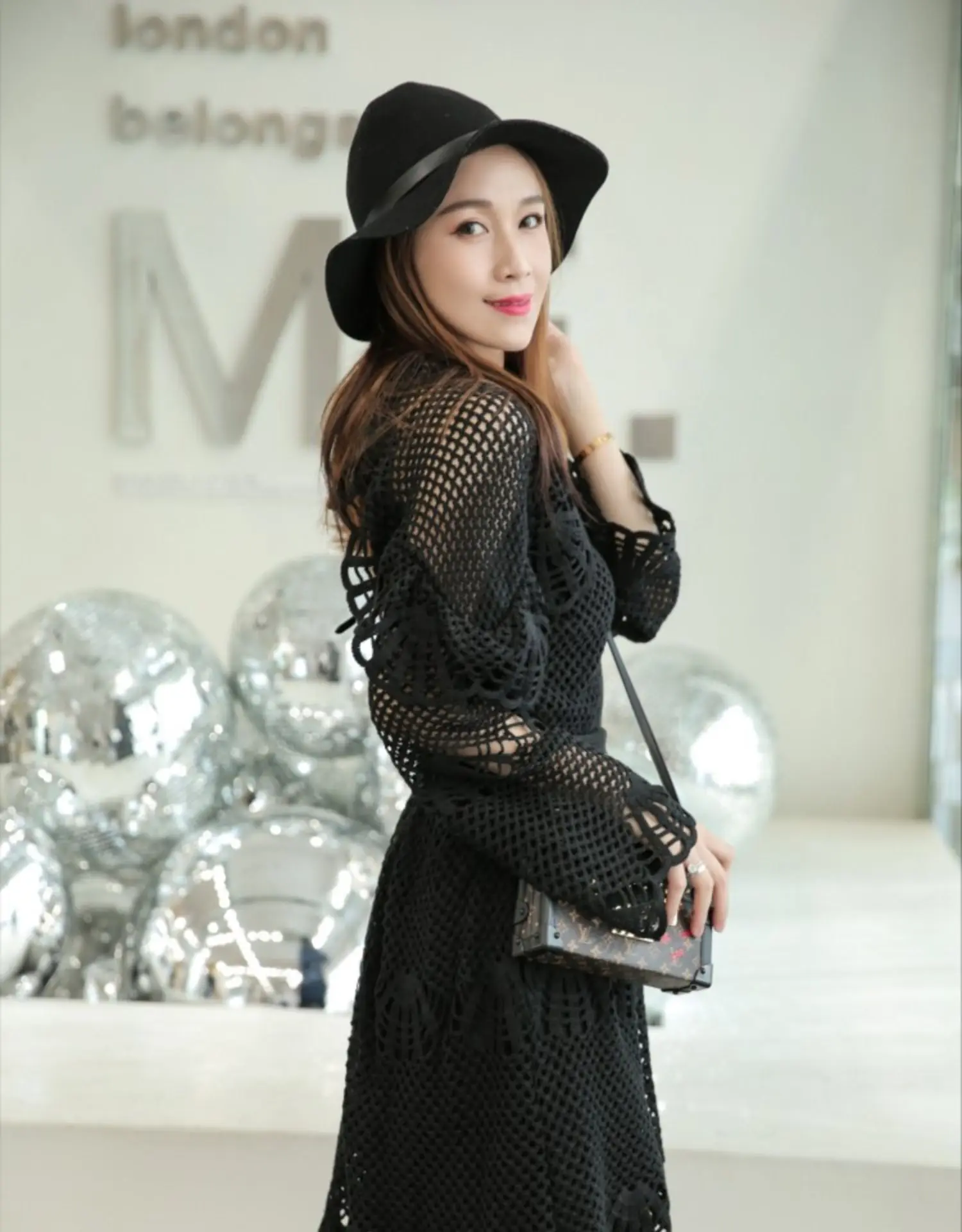 

2021 High-End Dress Women Spring New French Fashion Crocheted Pierced Black Long-Sleeved Dress Sexy V-neck Slimming Formal Dress