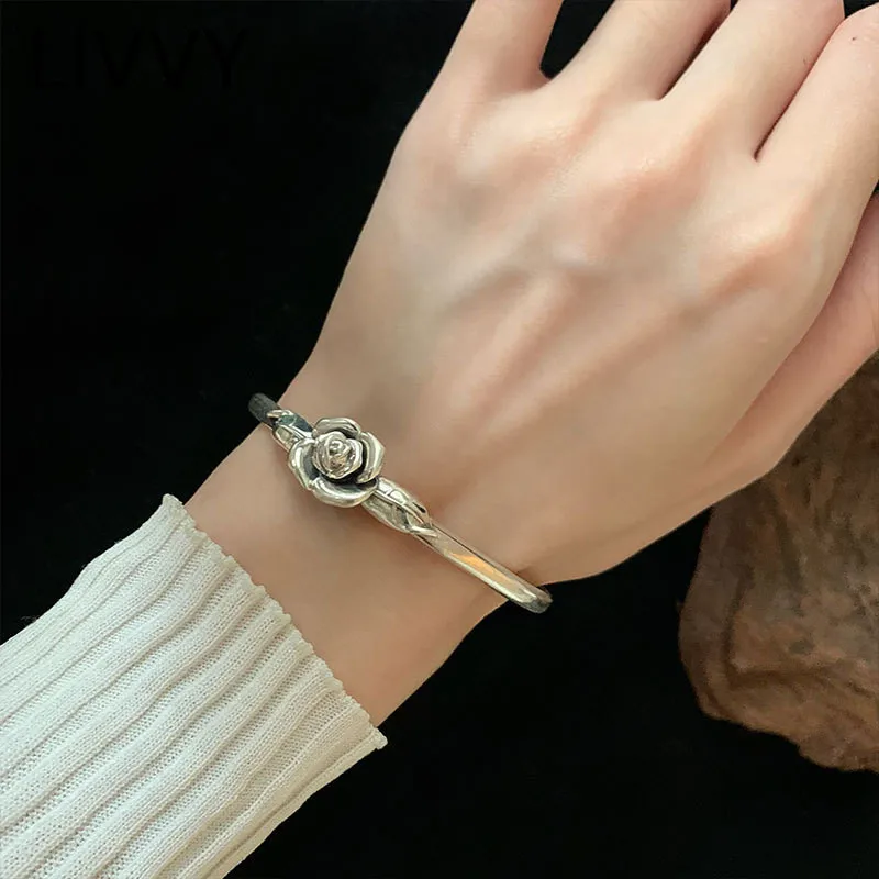 LIVVY Silver Color New Fashion Creative Rose Flower Bracelet for Women Couples Handmade Bangles Party Jewelry Gifts
LIVVY Silver Color New Fashion Creative Rose Flower Bracelet for Women Couples Handmade Bangles Party Jewelry Gifts