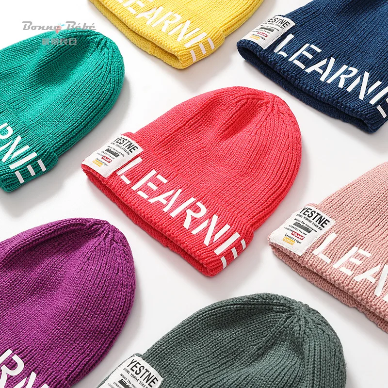 Шапки для мальчиков и девочек детские зимние шапки с надписями яркие цвета