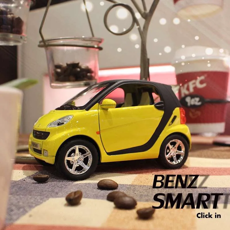 Модель литая автомобиля Benz Smart Fortwo в масштабе 1/32 коллекционная игрушка со звуком