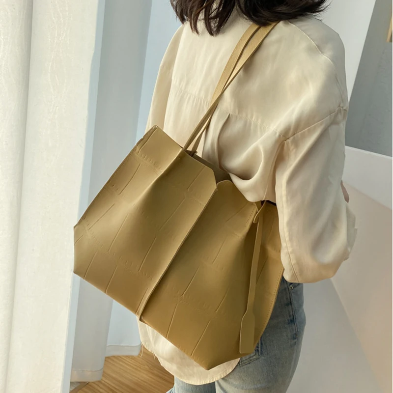 

Retro large capacity women's bag 2021 new fashion portable tote bag leisure ins Tote Shoulder