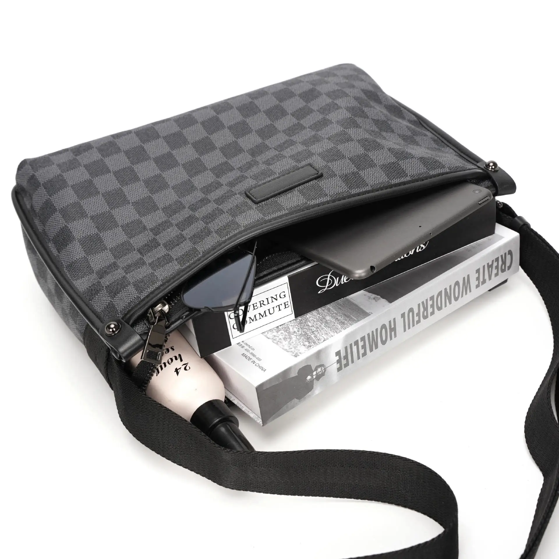 

2021 Retro Fashion Men's Messenger Bag Luxury Designer Check Leather Sling Shoulder Bags Male Travel Crossbody Bag Bolso Hombre