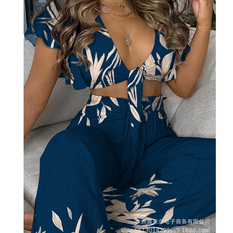 

Комплект из топа и брюк с высокой талией, на лето