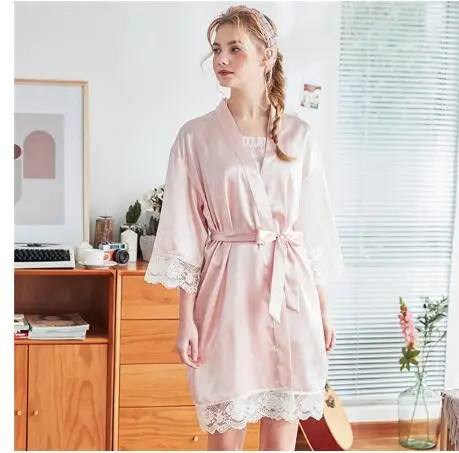 Шелковое атласное короткое однотонное кимоно пикантный кружевной банный халат