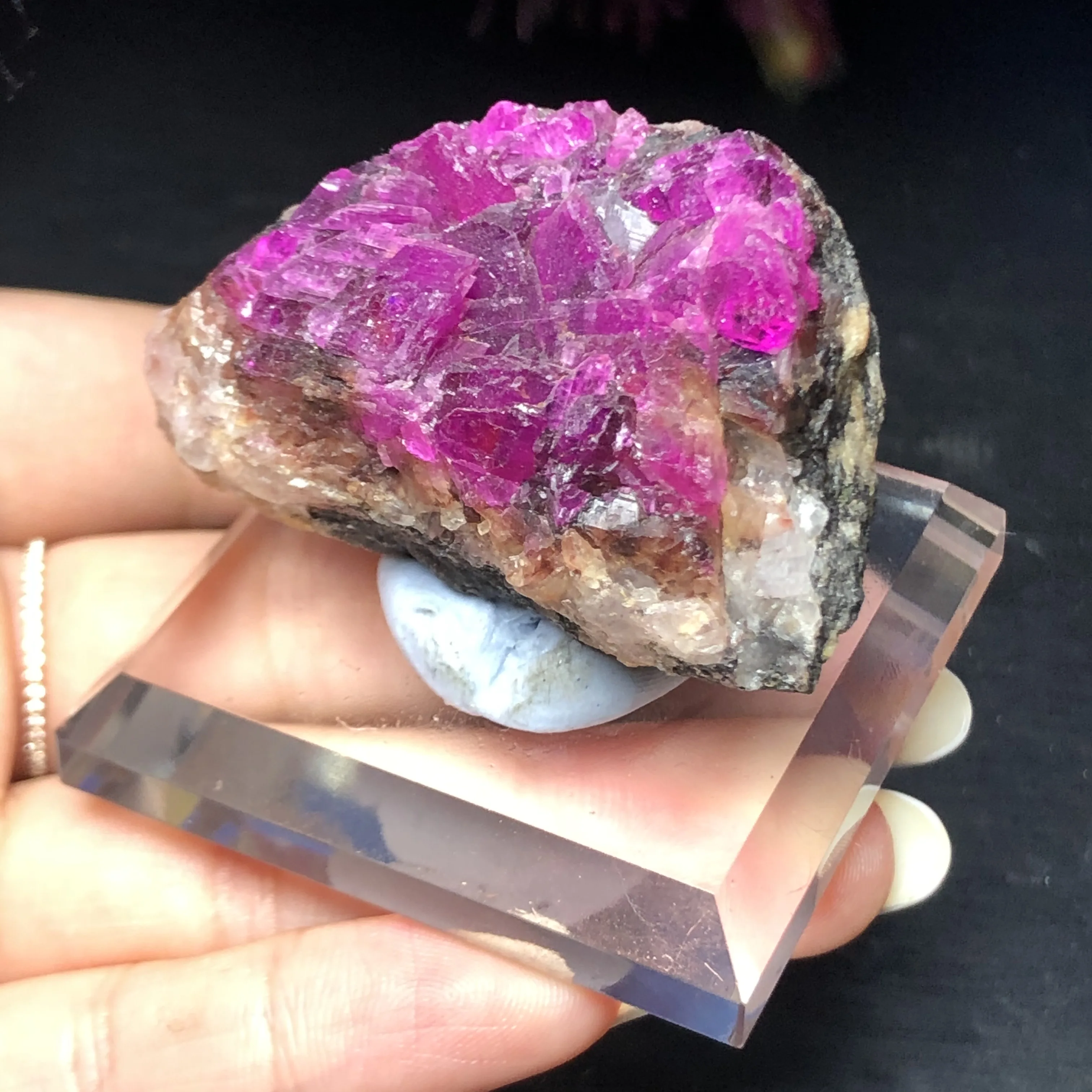 Натуральный минеральный образец подарок коллекционное сырье драгоценные камни