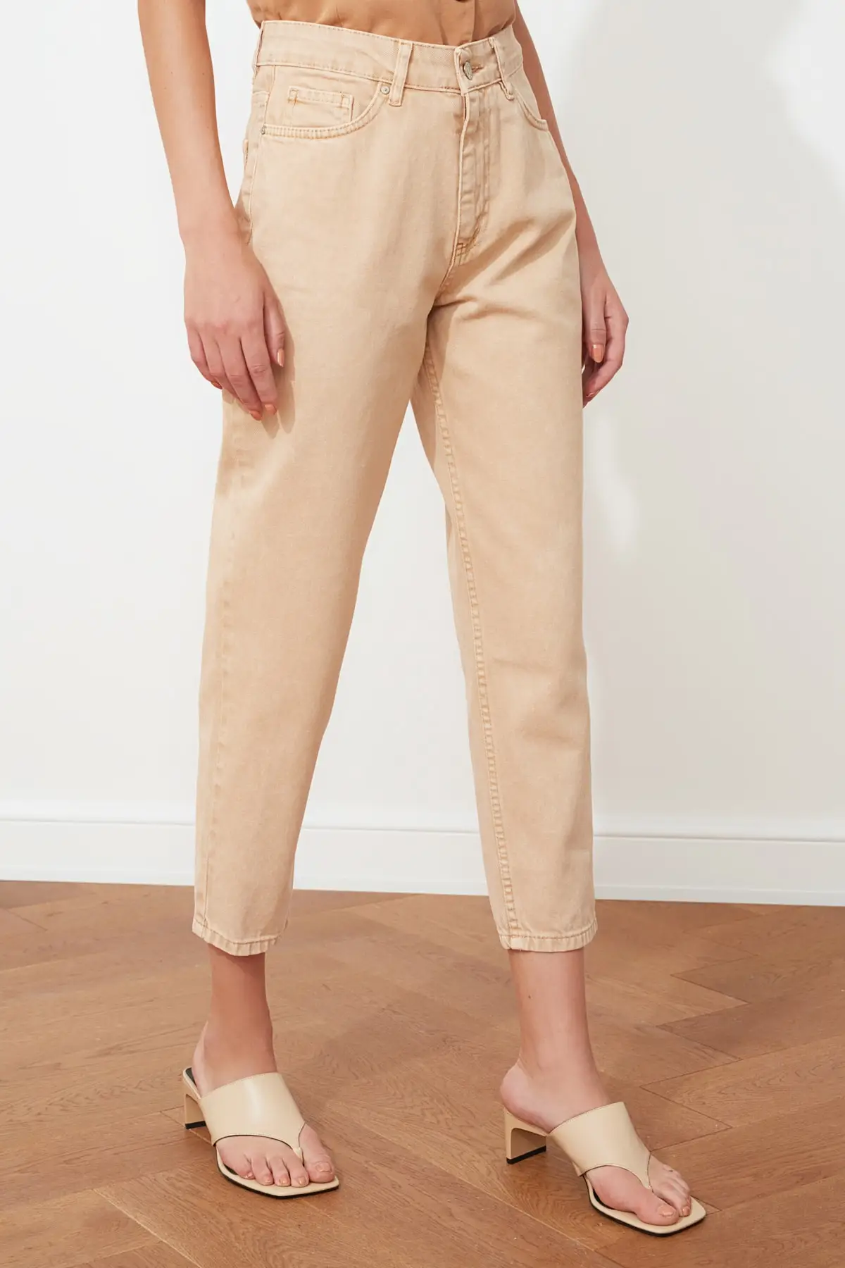 

Beige Washing High Waist Mom Jeans Women Jeans 2021 Fashion