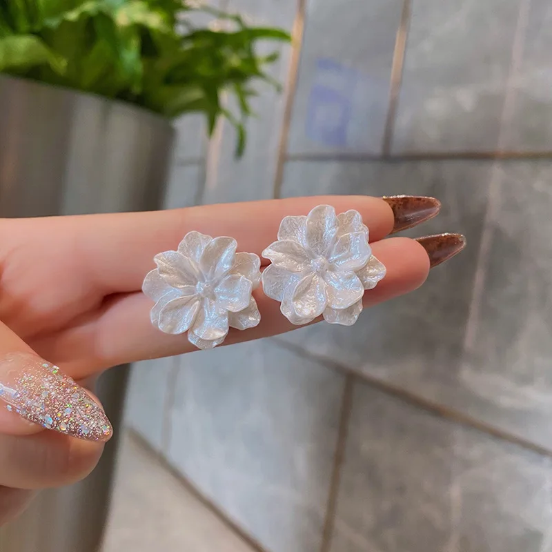 

Sweet White Flower Stud Earrings French Fashion Elegant Niche Design Simple Ear Studs Jewelry Accessories for Girls Women