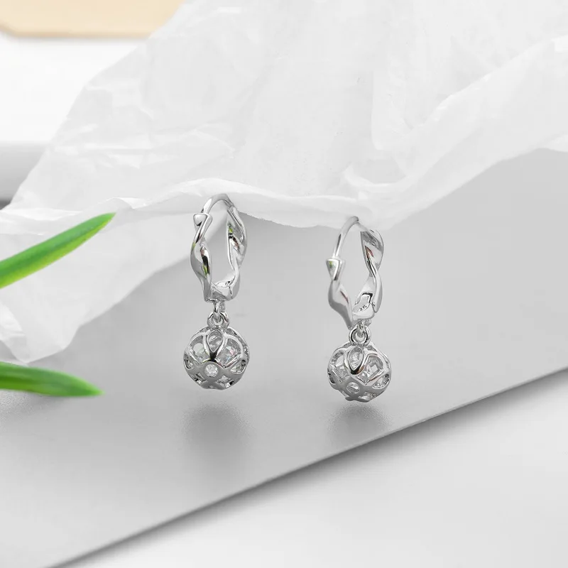 

Silver Plated Twisted Hollow Ball Ear Buckle Fashion Shining Zircon Earrings Charm Women's Wedding Party Jewelry Accessories