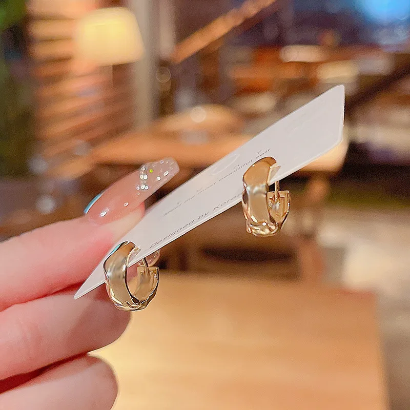 

Vintage Circle Round Hoop Earrings for Women Fashion Simple Gold Plated Small Earrings Girls Wedding Jewelry Gift Wholesale