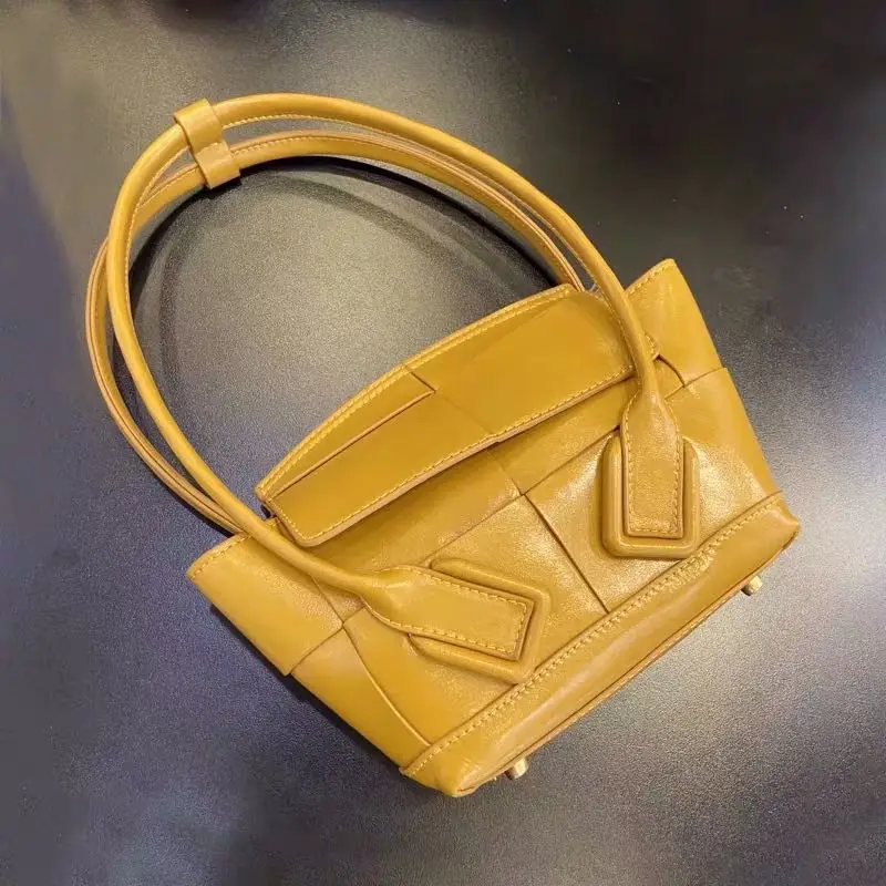 Женская сумочка из натуральной кожи с изогнутой ручкой|Сумки ручками| |