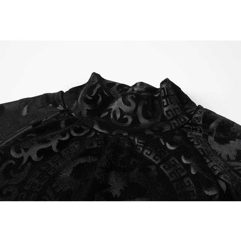 Укороченная женская футболка с воротником-стойкой и длинным рукавом черная