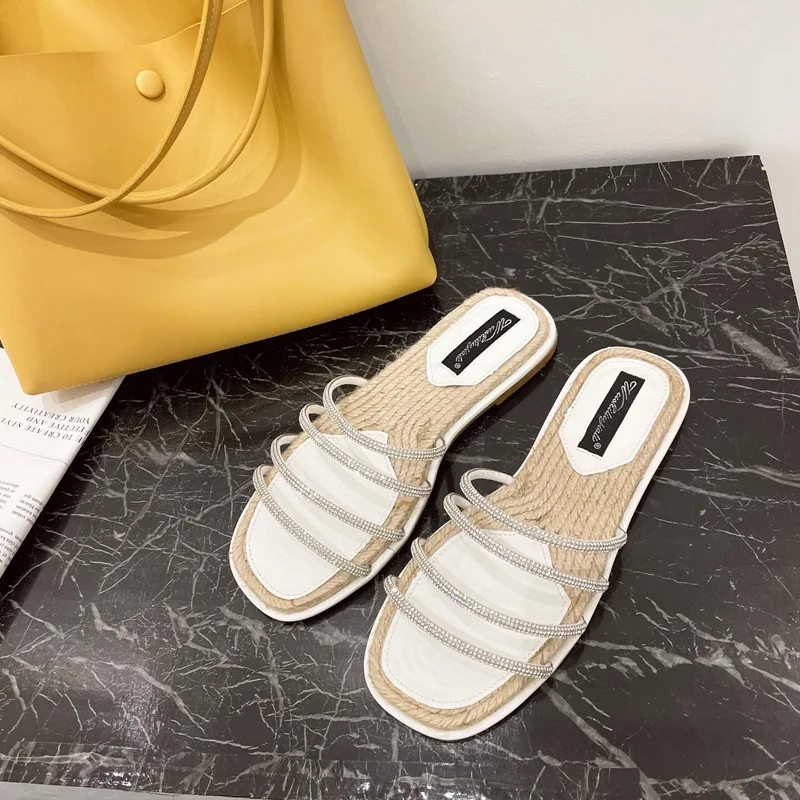 

Shoes Women Slippers Flat Shale Female Beach Pantofle Luxury Slides Jelly Flip Flops Flip-Flops Soft Sabot 2021 Designer Glitte