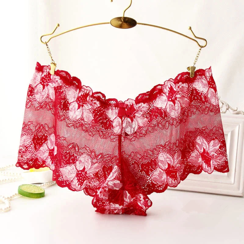 Размера плюс кружевное нижнее белье чашечки расположены рядом трусики трусы для