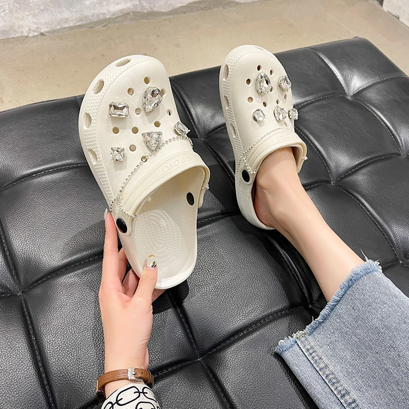 Женские босоножки с металлической цепочкой бриллиантами на толстой подошве