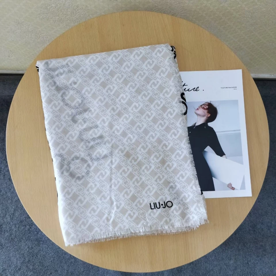 

Italy autumn winter new ladies luxury silk versatile scarf simple shawl scarf fashion letters college style square scarf