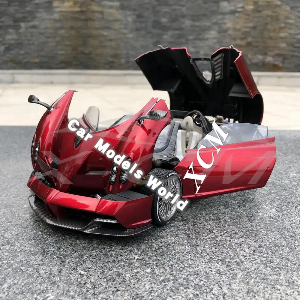Литая под давлением модель автомобиля LCD модели Huayra Roadster 1:18 (красный) + маленький