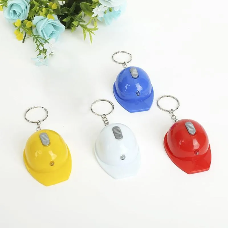 Креативная имитация шлема яркая светодиодная подсветка модный брелок для ключей