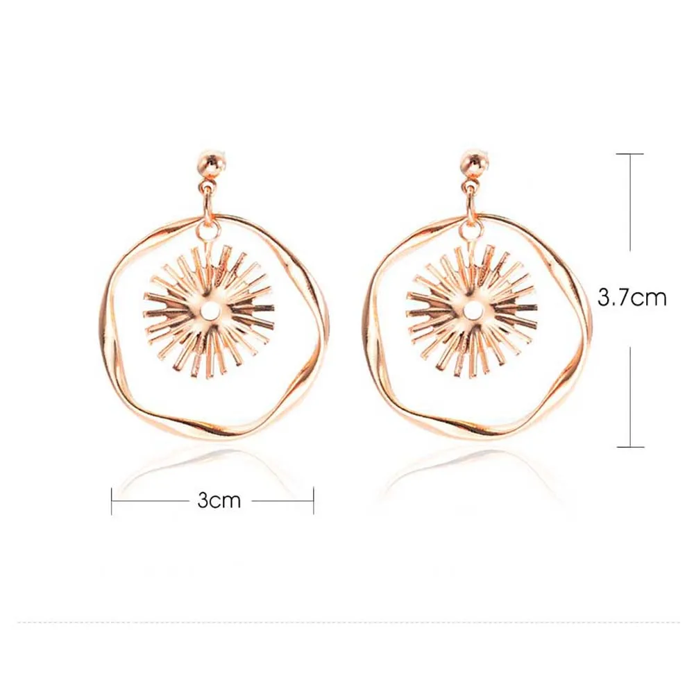 Женские серьги подвески солнце золотистые с геометрическим узором в виде солнца