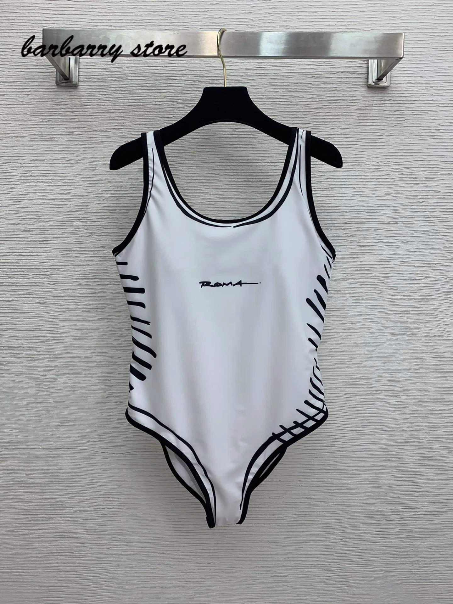 

2021 luxury brand fashion women's bikini sexy open back slim low collar suspender one piece casual comfortable beach swimsuit