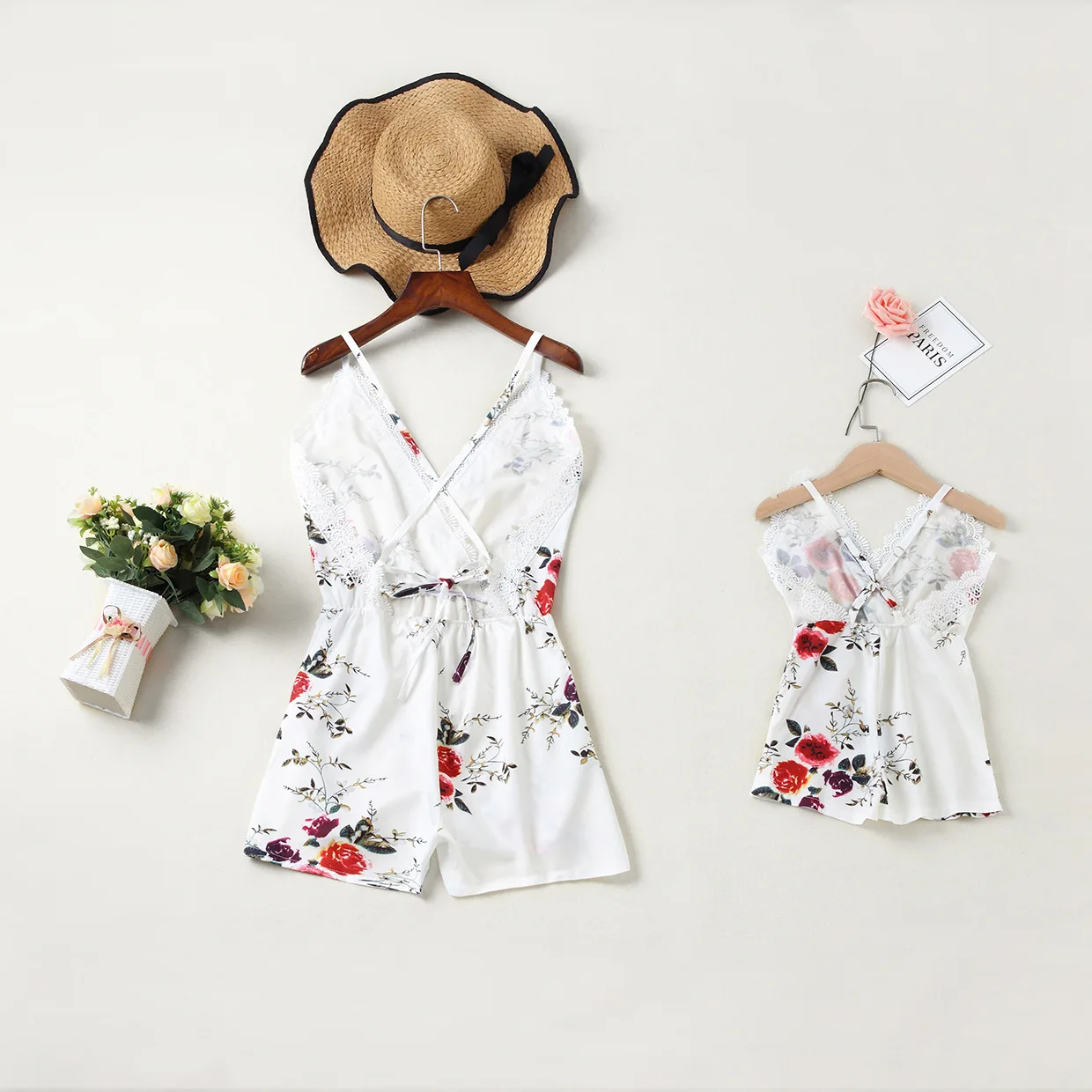 

New Mother Daughter Jumpsuit Floral V-neck Lace Patchwork Jumpsuit Mom and Daughter Jumpsuit Rompers Family Matching Clothes