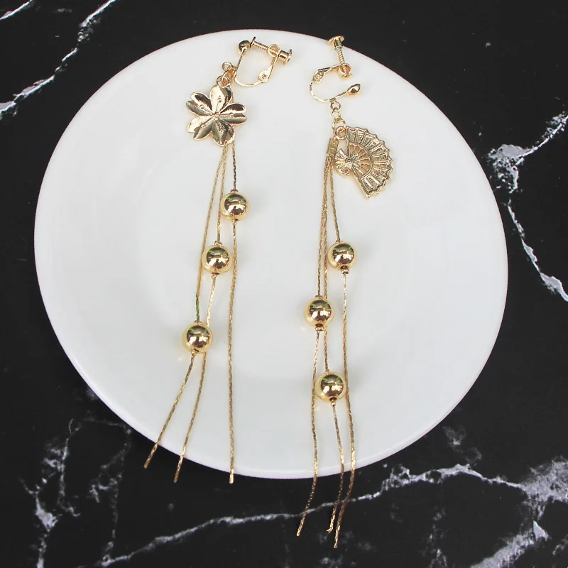 Женские серьги-клипсы золотая металлическая Длинная цепочка вишневый цветок