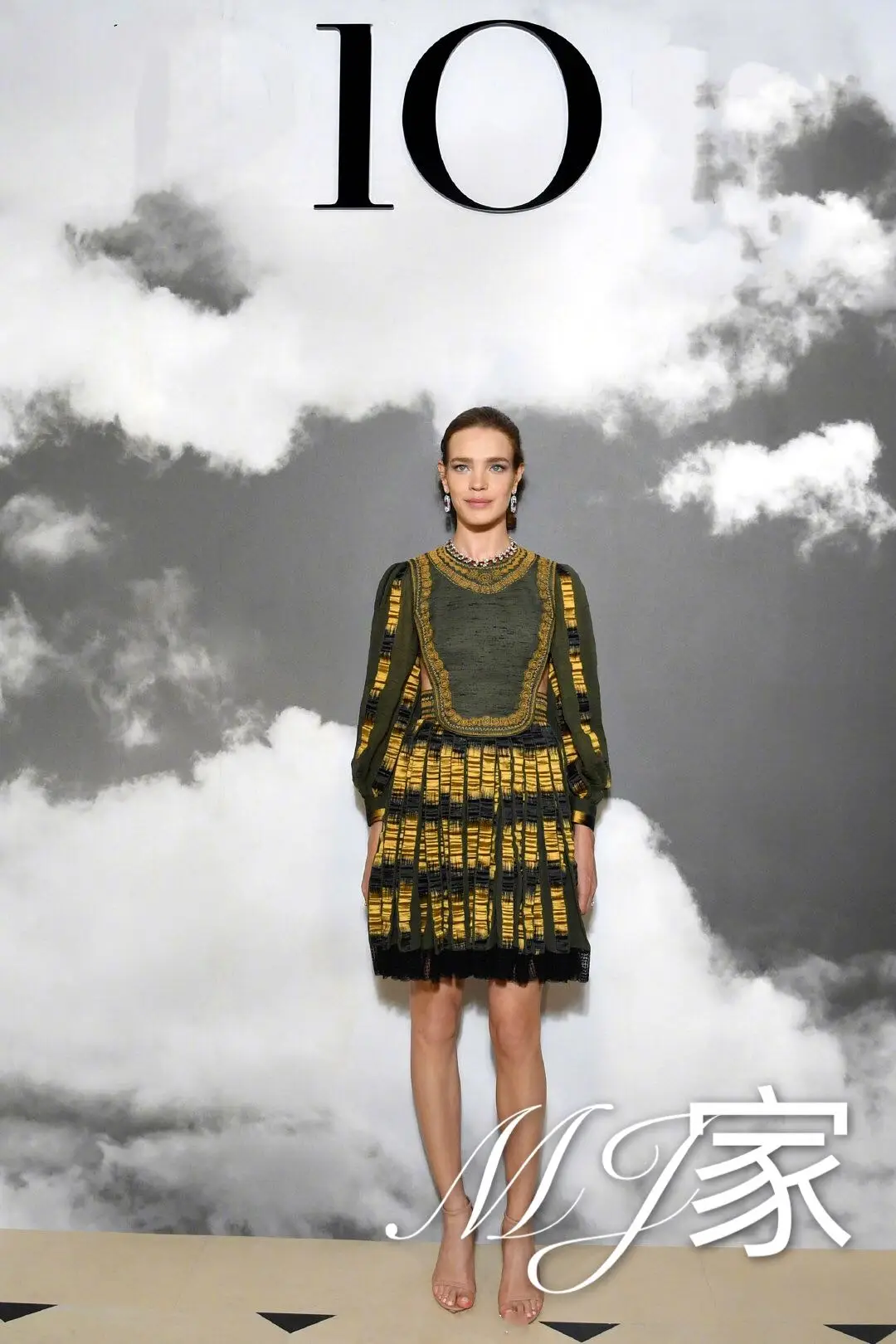 

New round collar national embroidery hit to heavy lantern long sleeve stripe splicing lace waist dress