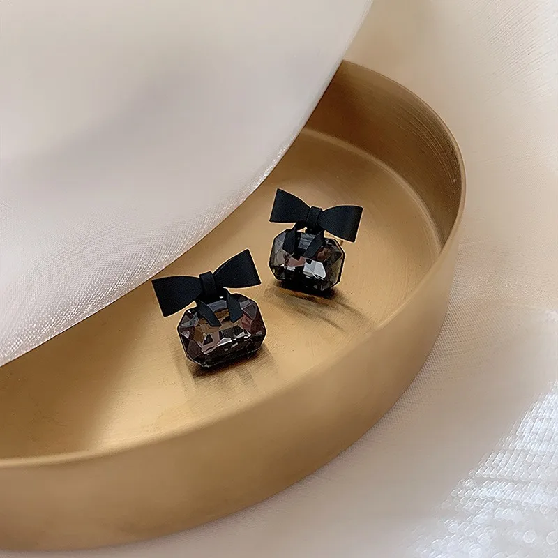 2020 New joker Korean sweet Black bowknot Women Earrings fashion senior shiny crystal geometric square Stud Jewelry | Украшения и