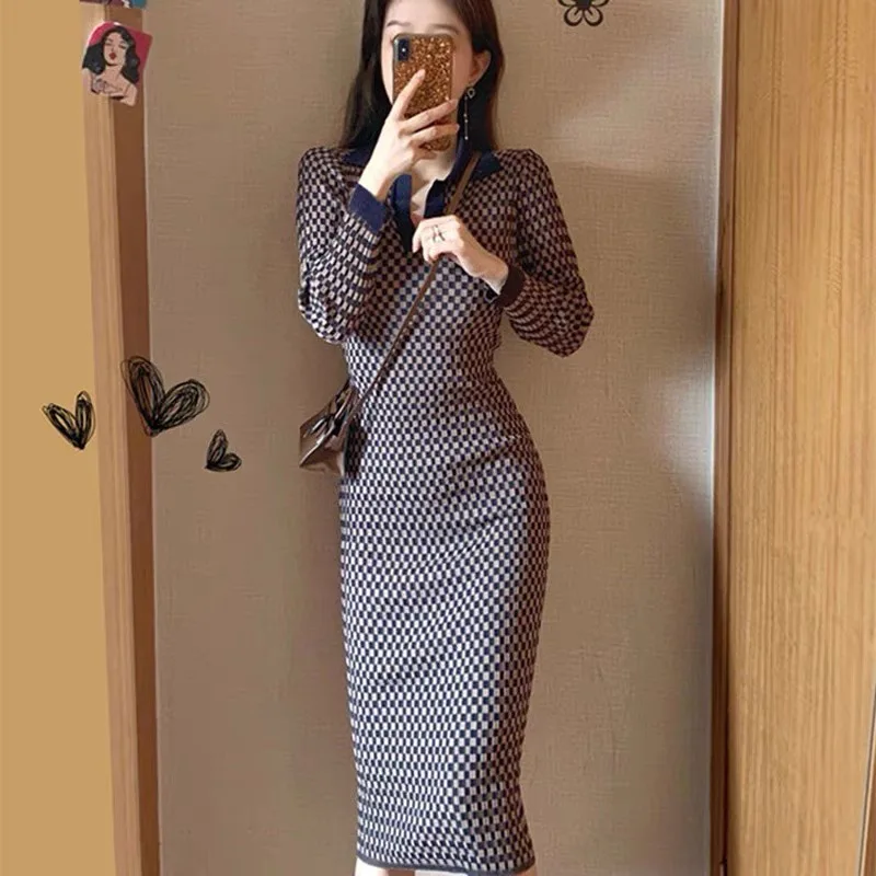 

2021 New French Style Young V-neck Overknee Plaid Knitted Dress Waist Slimming Temperament Long Dress Women
