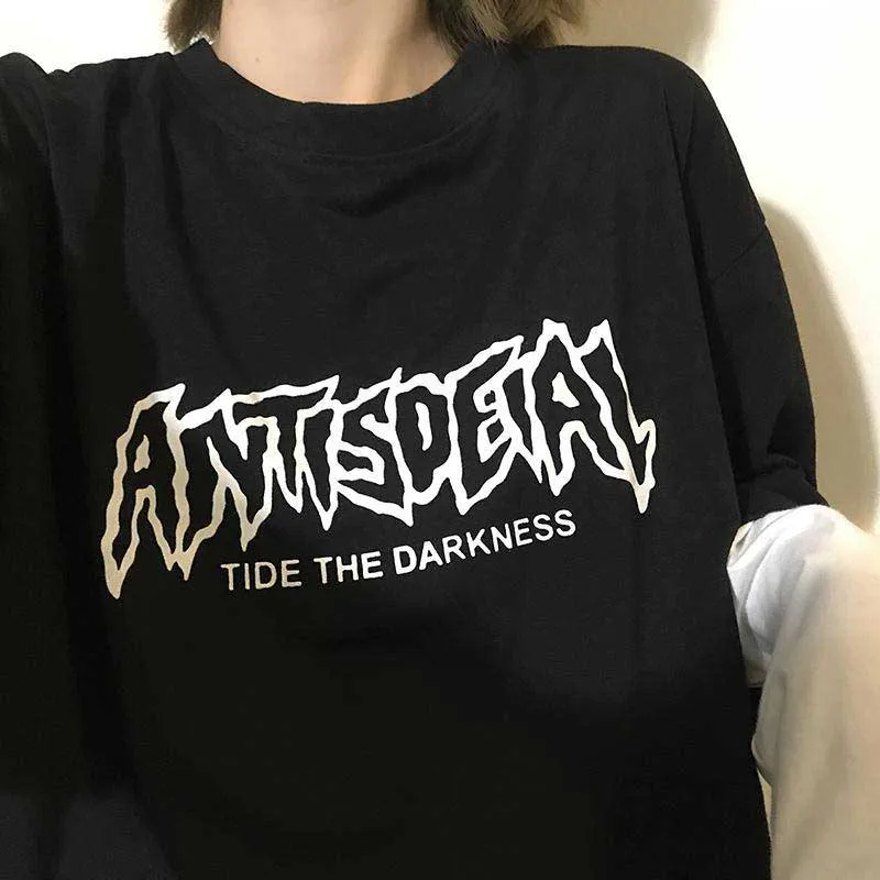 Футболка женская черно-серая с имитацией комиксов в стиле Харадзюку | Женская