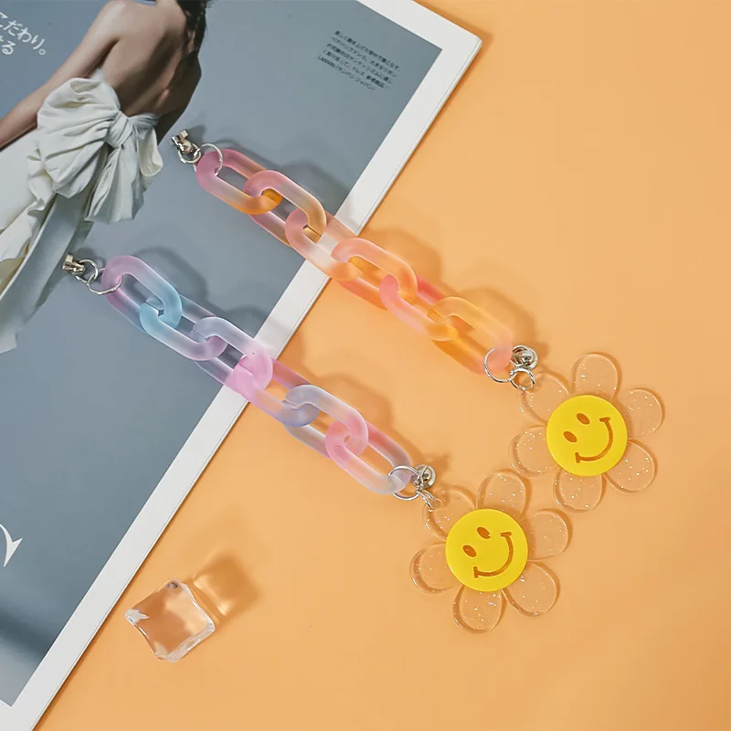 

Tide sunflower smiling face mobile phone case chain gradient color acrylic buckle ring tide shell temperament is ubiquitous