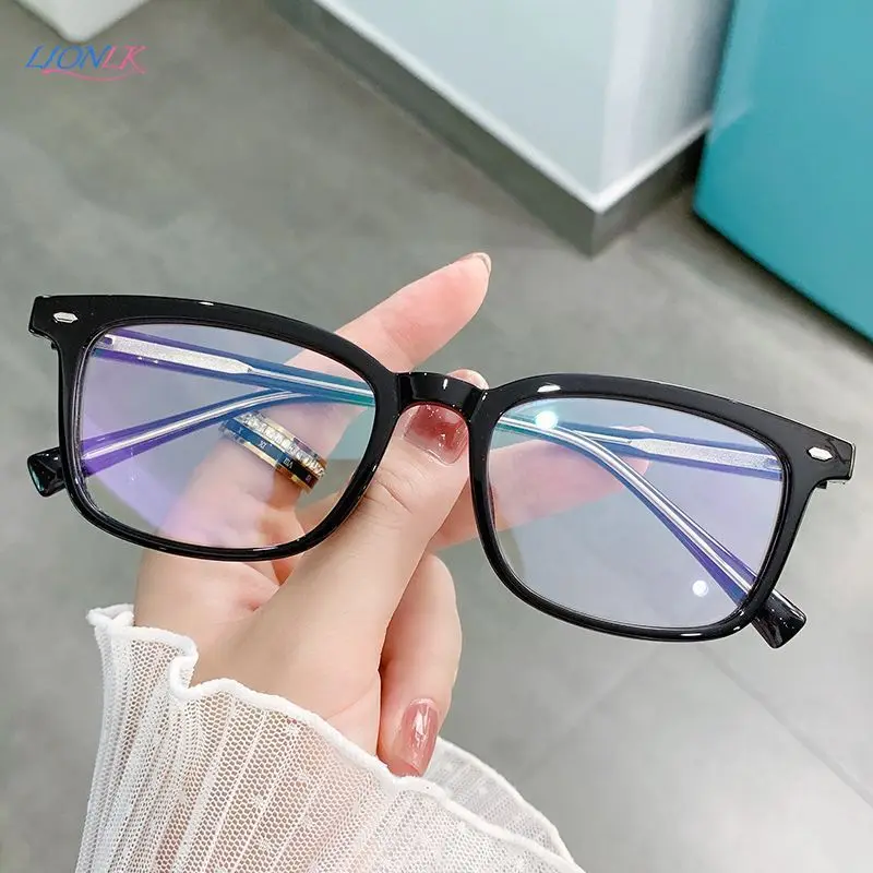 

LIONLK Fashion Retro Square Anti-Blu-ray Ladies Glasses Girl Flat Mirror Women Luxury TR90 TR Frame Computer Black Transparent