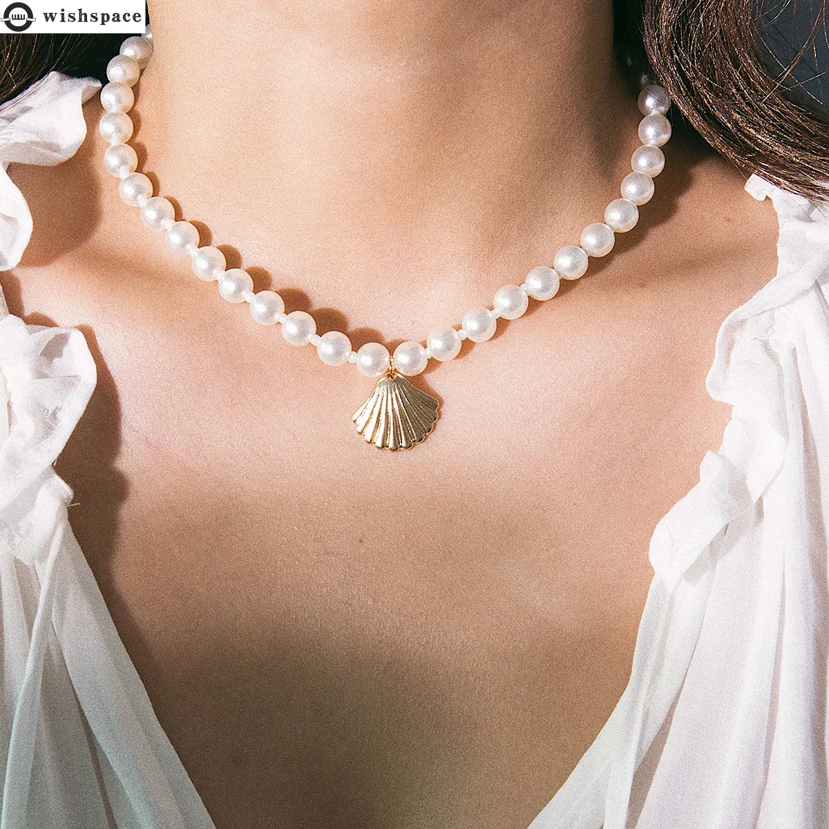 

The new European and American creative contracted personality scallops female accessories pendant imitation pearl necklace