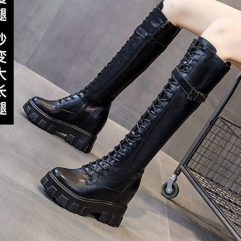 Женские сапоги до середины голени на высокой платформе с пряжкой женские