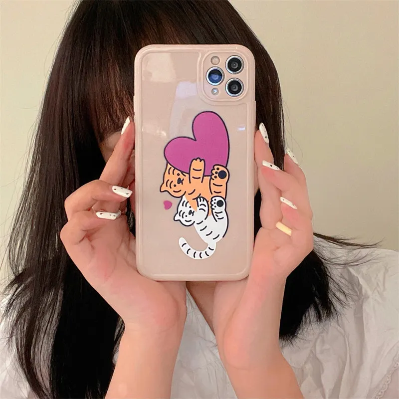 

Cute Tiger Love Heart Pattern Camera Protective Phone Case For iPhone 11 12 Pro Max 7 8 Plus X XS XR Max SE2020 Shockproof Back