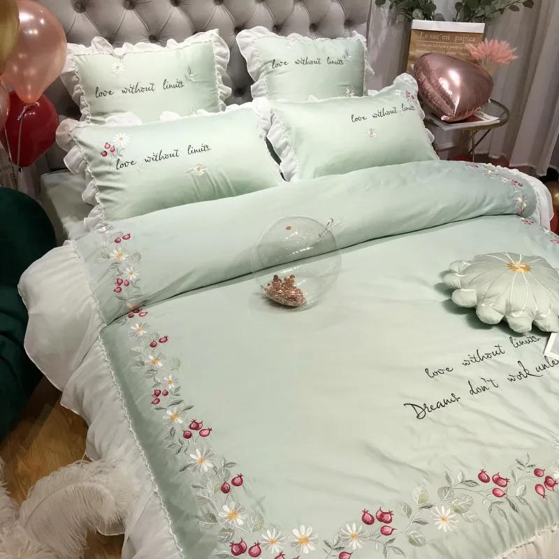 

Egyptian cotton Embroidery Bedding sets Queen King Wedding Duvet cover sets Bed sheet Pillowcases 4pcs lace luxury bedclothes