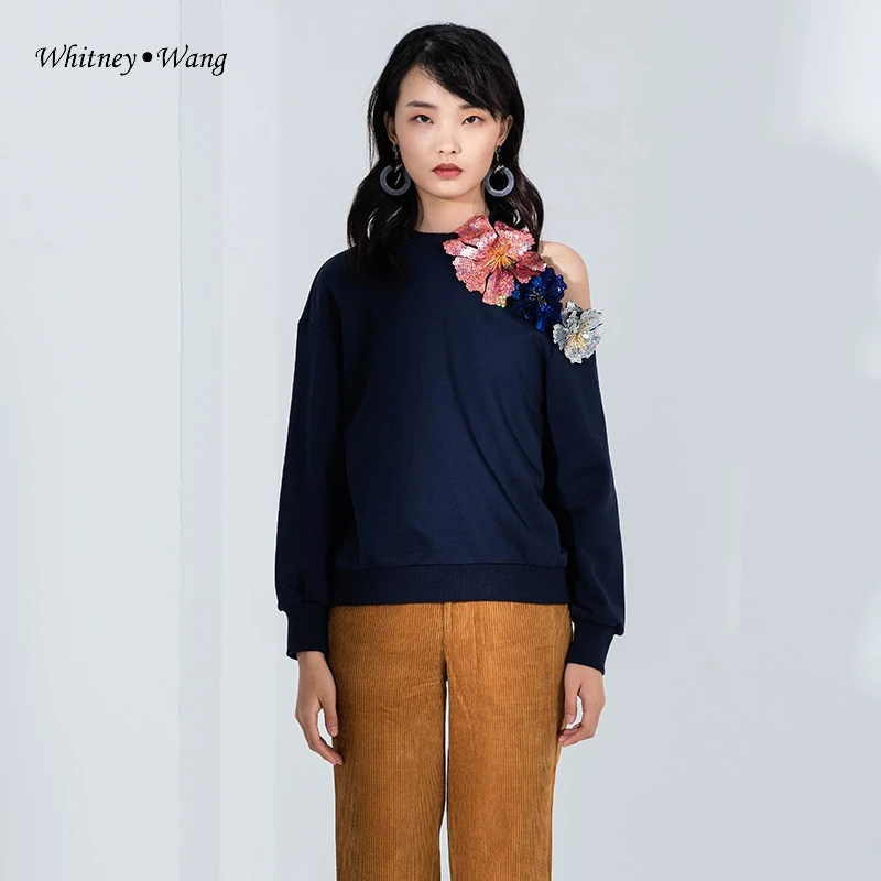 Уличная мода WHITNEY WANG 2020 Весенняя пикантная толстовка с вырезами на плечах и